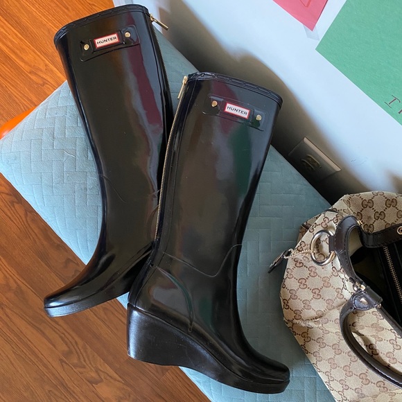 Hunter Shoes - Hunter shiny wedge boots 6m/7f